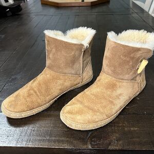 UGG Garnet Chestnut Sheepskin Suede Ankle Boots Womens Sz 8.5 Toggle Closure